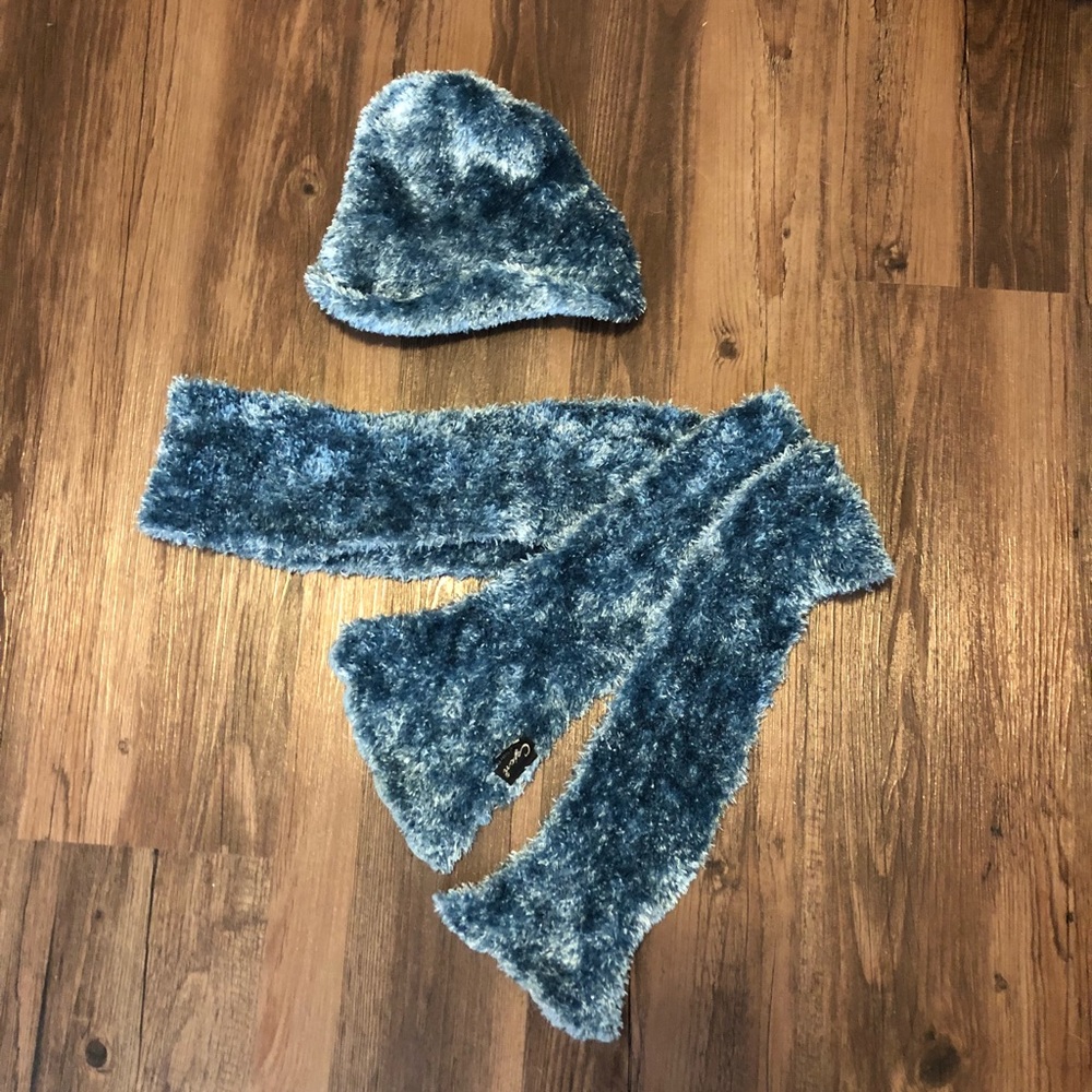 🧣 Fuzzy Blue Winter hat and scarf